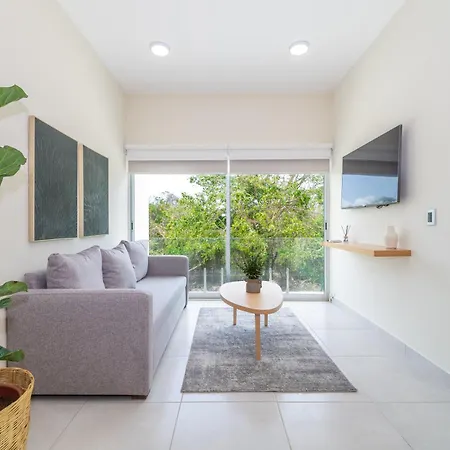 2 Bd Suite With Balcony Gym Rooftop Pool Hot Tub
