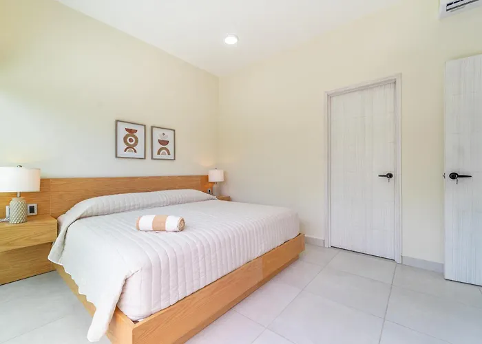 2 Bd With Balcony Gym Rooftop Pool Hot Tub *