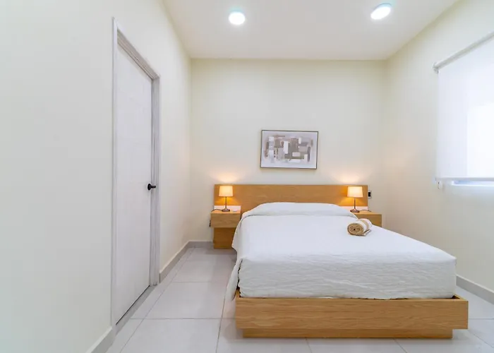 2 Bd With Balcony Gym Rooftop Pool Hot Tub Сasa de vacaciones *