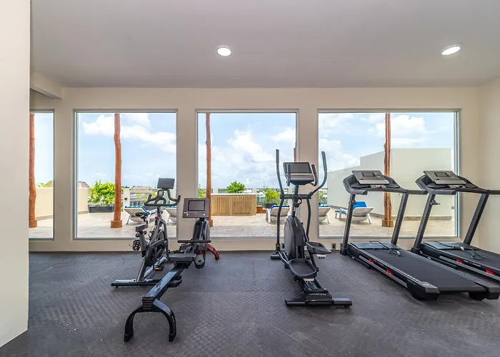2 Bd With Balcony Gym Rooftop Pool Hot Tub