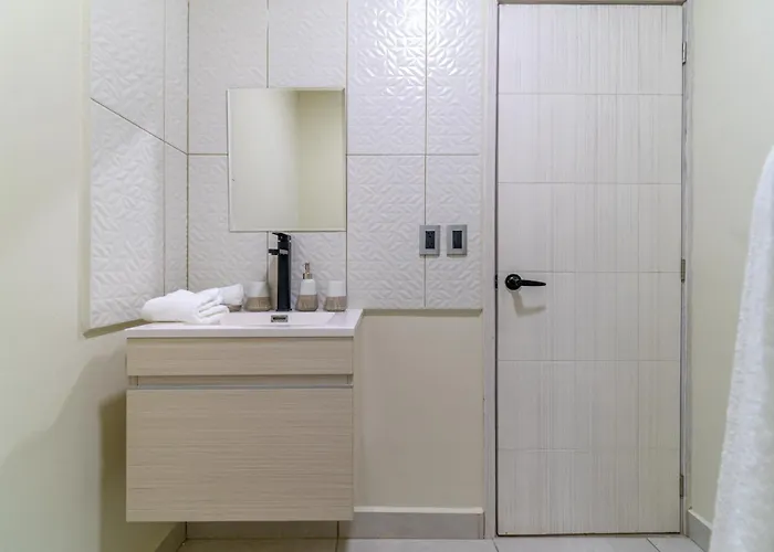 Сasa de vacaciones 2 Bd With Balcony Gym Rooftop Pool Hot Tub Playa del Carmen