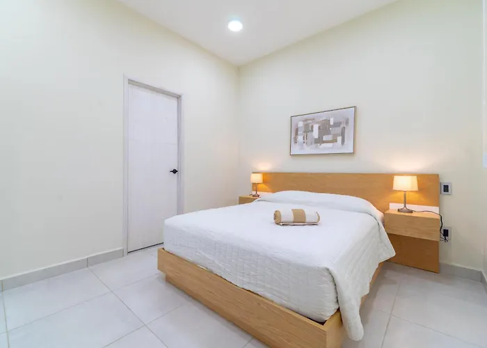 2 Bd With Balcony Gym Rooftop Pool Hot Tub * Playa del Carmen