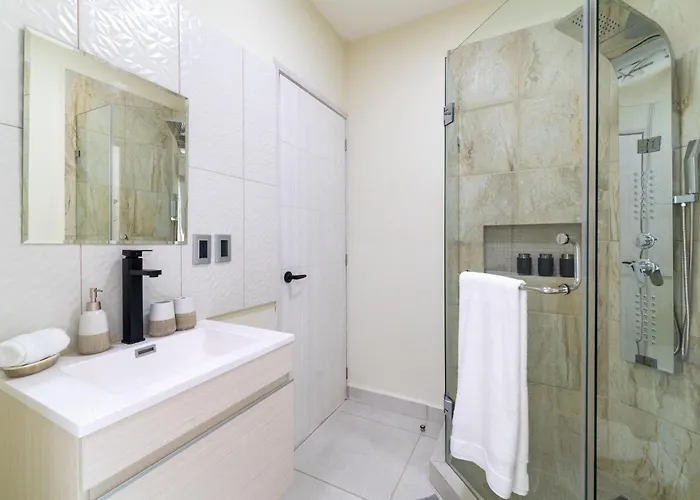 2 Bd With Balcony Gym Rooftop Pool Hot Tub Сasa de vacaciones Playa del Carmen
