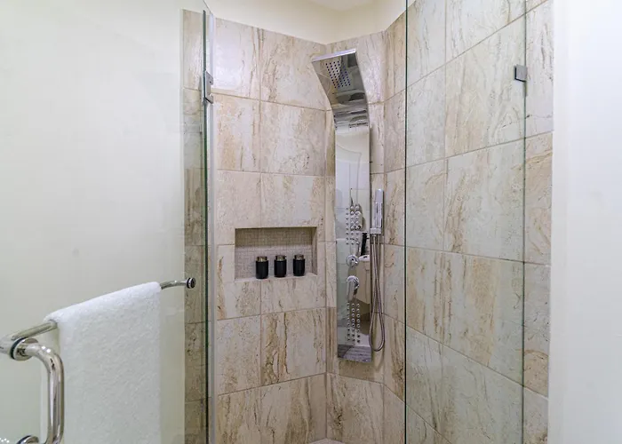 2 Bd With Balcony Gym Rooftop Pool Hot Tub * Playa del Carmen