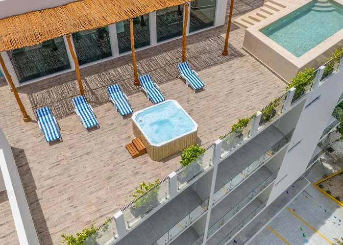 Сasa de vacaciones 2 Bd With Balcony Gym Rooftop Pool Hot Tub Playa del Carmen